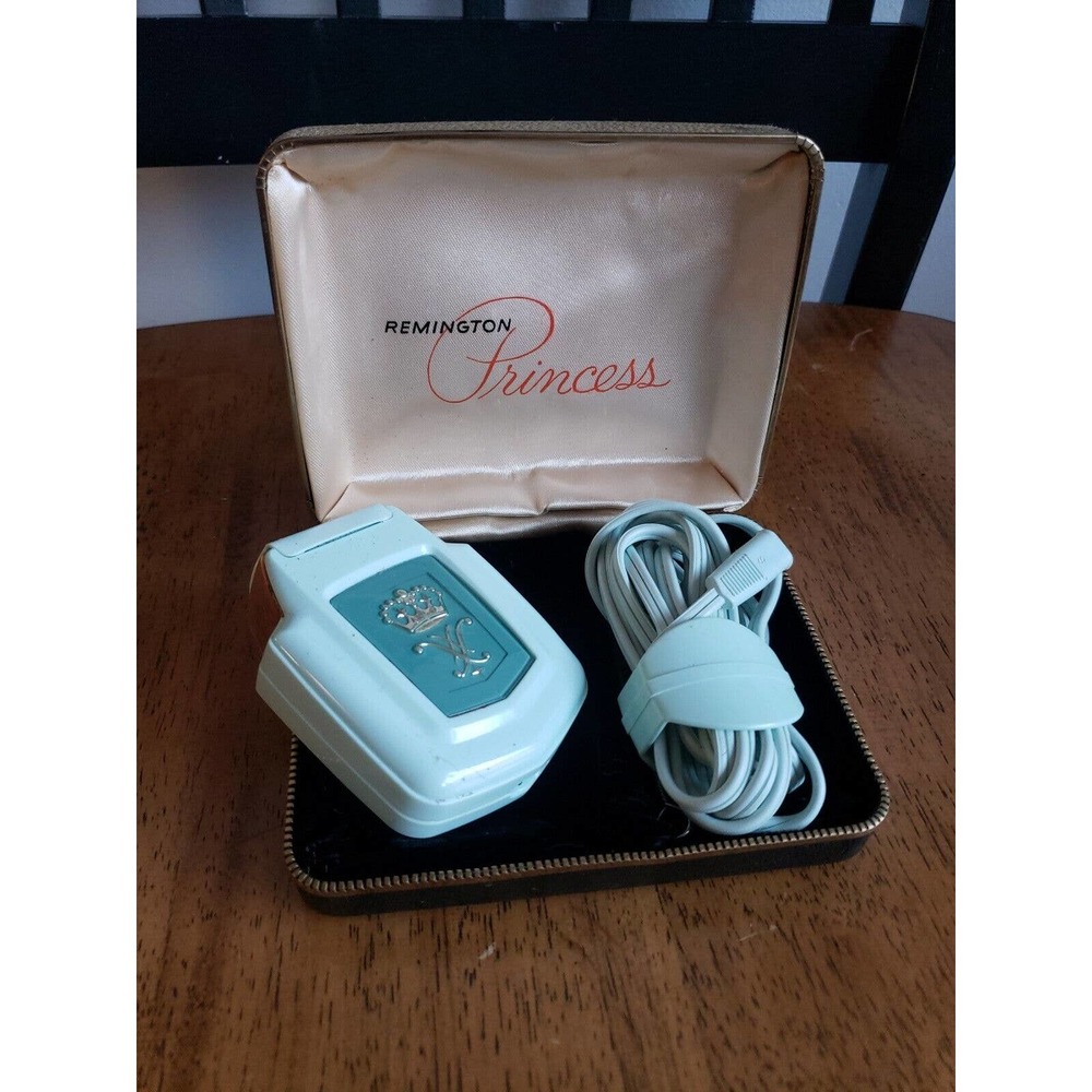 Vintage Remington Princess electric shaver razor w/box, cord & cleaning brush - Picture 6 of 6